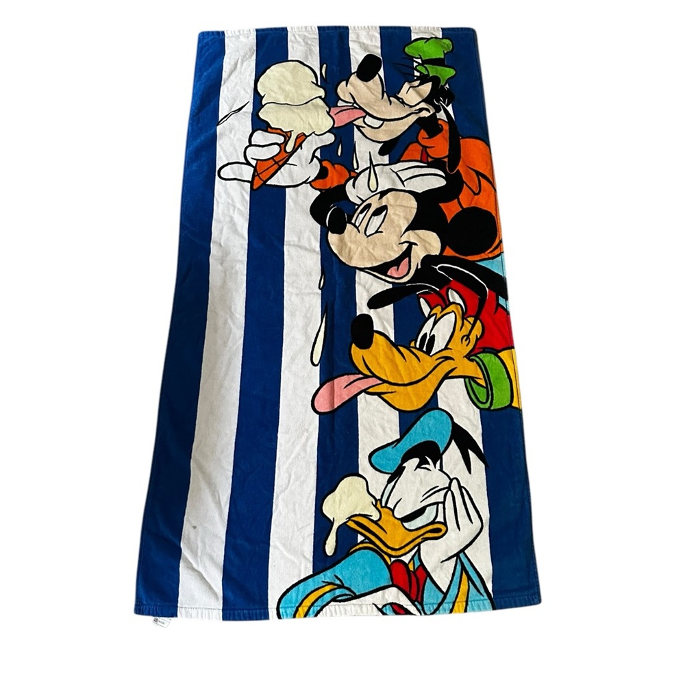 EUC 🌟🌟 Host Pick 🌟Disney Character Beach Towel